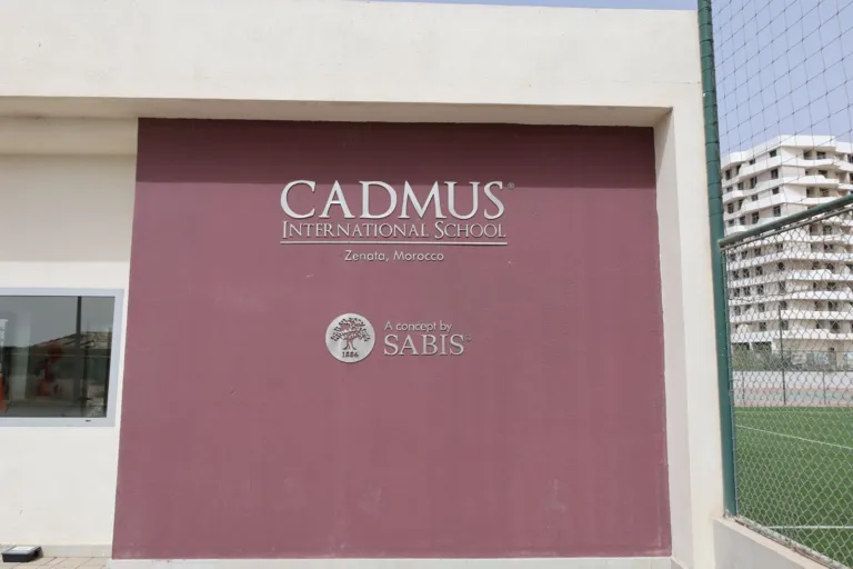 Cadmus International School — façade et signalétique